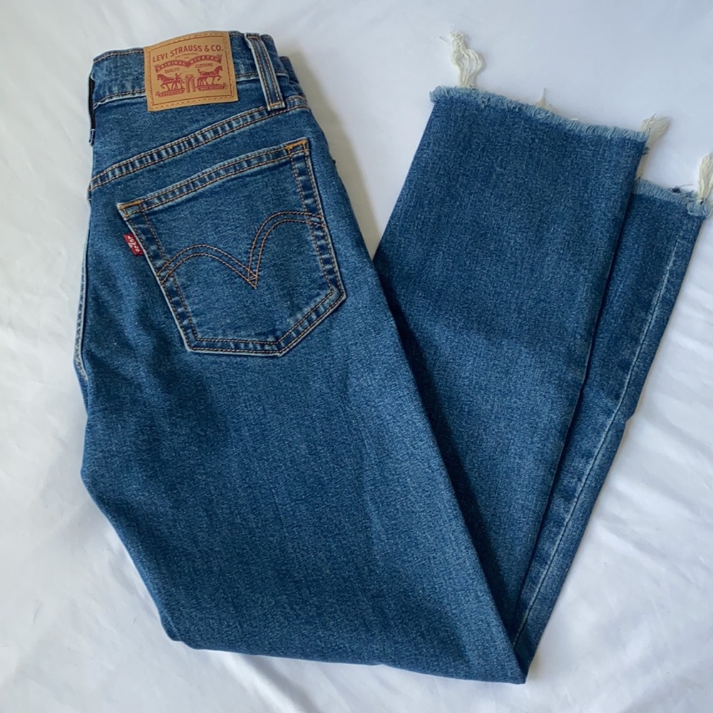 LEVI’s Wedgie Straight Leg Raw Hem Jeans